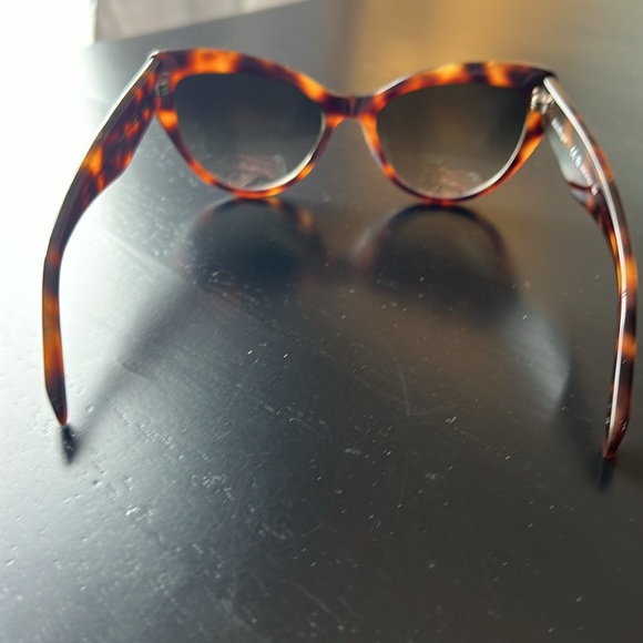 Ferragamo Sunglasses - Picture 3 of 4